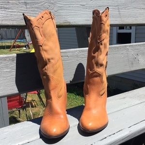 Miranda Lambert cowgirl boots